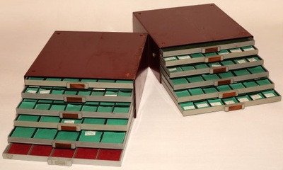 Metalowe skrzynki z szufladami na monety - komplet