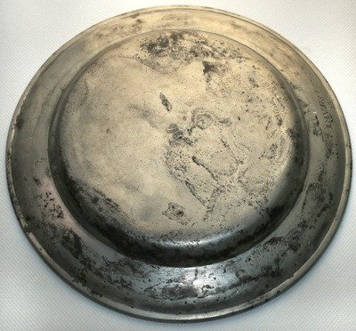 Talerz cynowy datowany 1787
