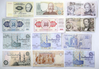 Banknoty różne - świat lot 12 sztuk st.3-