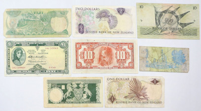 Świat banknoty różne - zestaw 8 sztuk - st.3