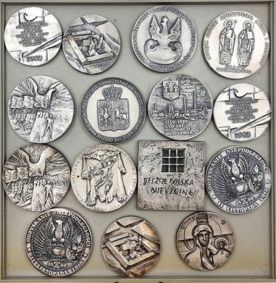 Medale - zestaw 15 sztuk - różne