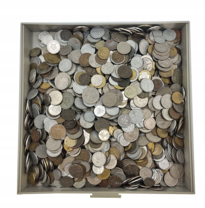 Świat, zróżnicowany zestaw monet 6,1 kg