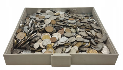 Świat, zróżnicowany zestaw monet 6,15 kg