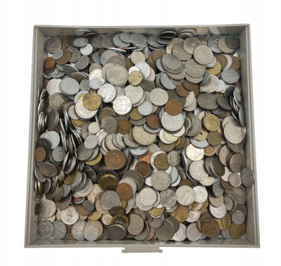Świat, zróżnicowany zestaw monet 6,15 kg
