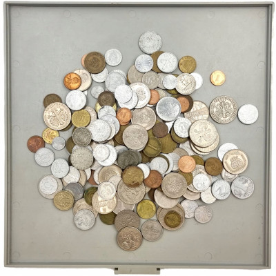 Świat. Zestaw monet. 789,60 g