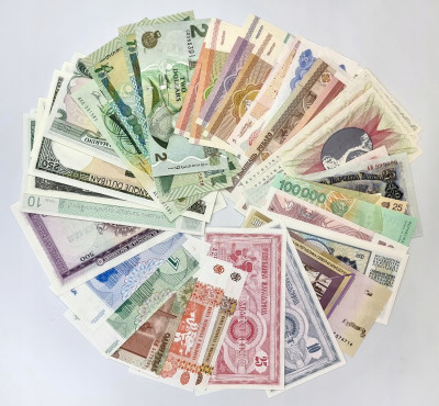 Świat. Zestaw banknotów RÓŻNE – 50 szt