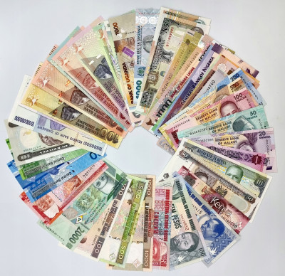 Świat. Zestaw banknotów RÓŻNE – 55 szt