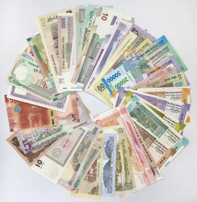 Świat. Zestaw banknotów RÓŻNE – 44 szt