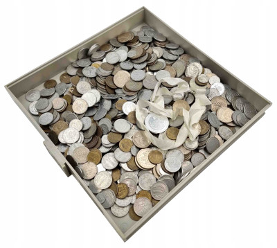 Świat, zróżnicowany zestaw monet 3,260 kg