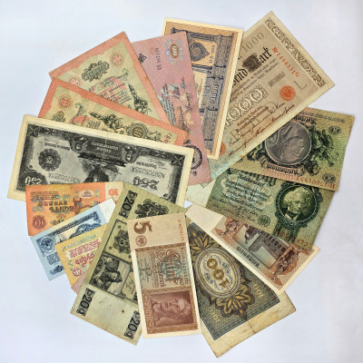 Świat. Zestaw, banknotów, znaczków i dokumentów – 20 szt