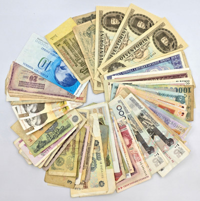 Świat. Zestaw banknotów - 73 sztuki
