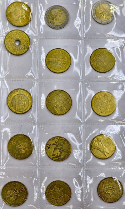 Świat. Klaser z monetami – 152 sztuk