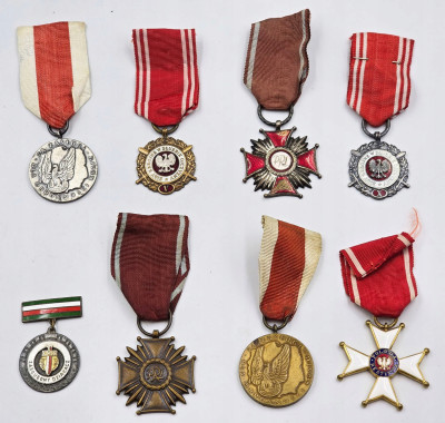 PRL. Zestaw odznaczeń i medali – 8 szt