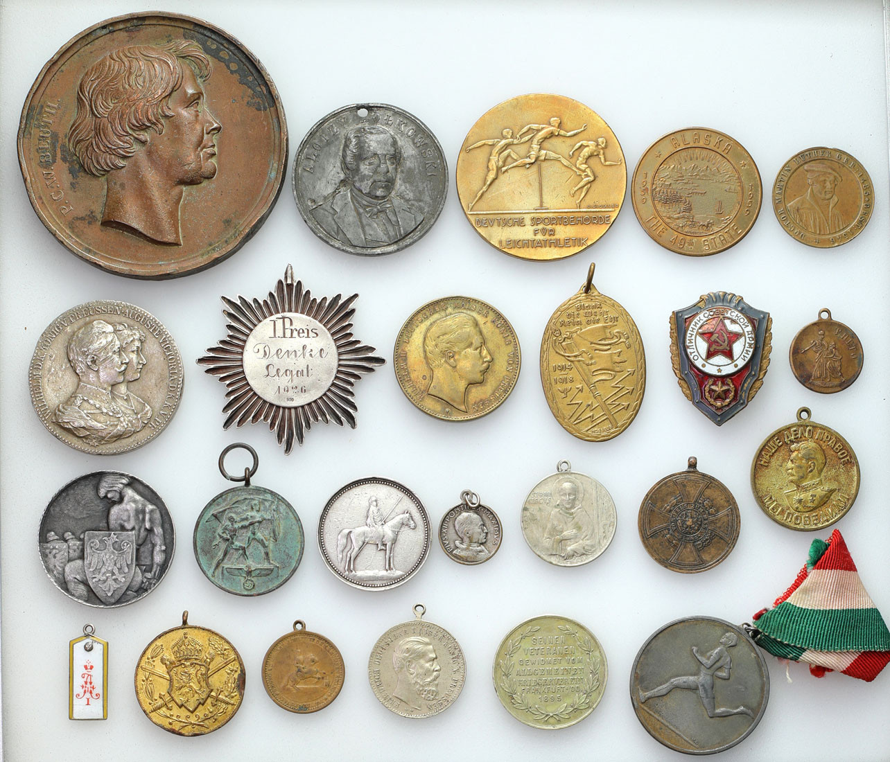 Europa. Medale, medaliki, odznaki, zestaw 24 sztuk
