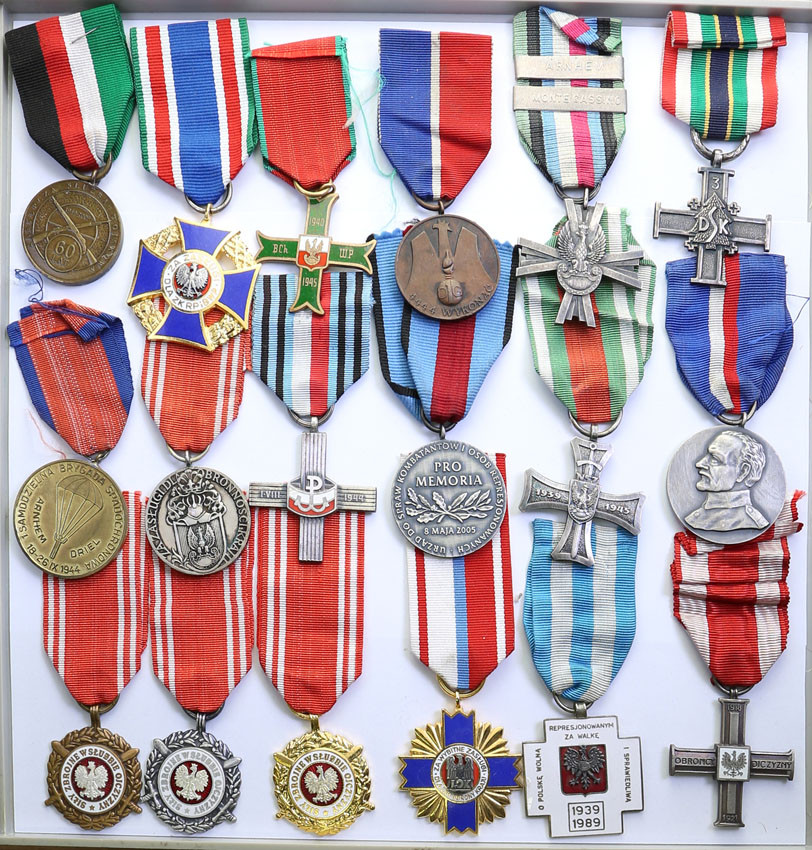 Polska. Medale i odznaczenia - zestaw 18 sztuk