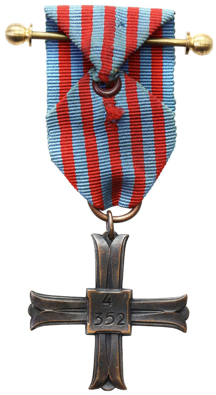 Krzyż Monte Cassino z numerem 4352