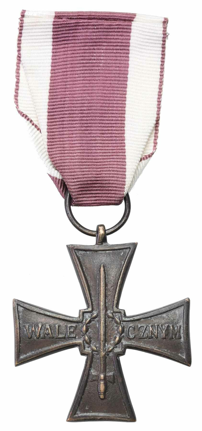 Krzyż Walecznych 1943 wykonanie grawerskie?