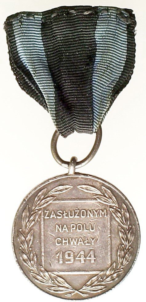 Medal Zasłużonym Na Polu Chwały 1944 wykonanie z lat 1944-45.