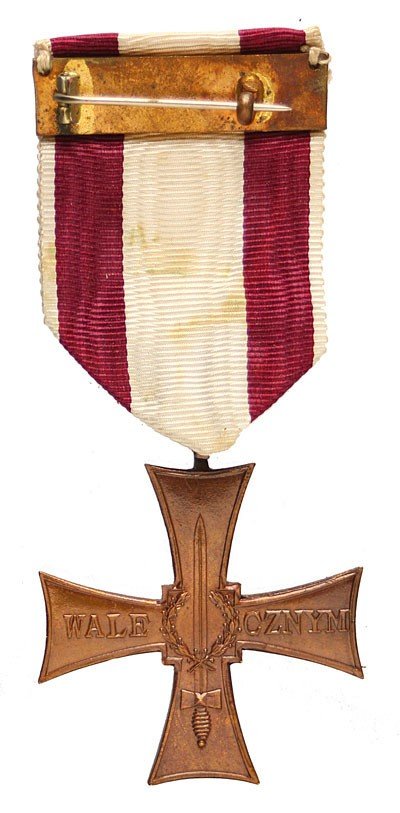 Krzyż Walecznych, wykonanie wojenne, Krogulec 24b