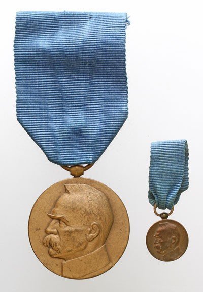 Medal Dziesięciolecia Odzyskanej Niepodległości z miniaturą
