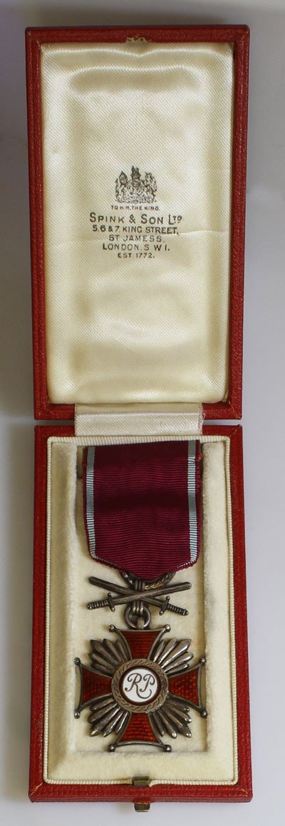 Srebrny Krzyż Zasługi z Mieczami, Spink, wykonanie wojenne