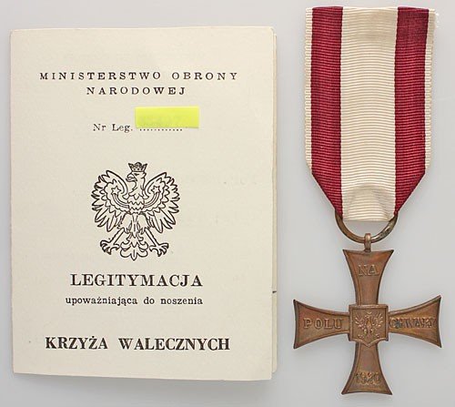 Krzyż Walecznych z legitymacją antydatowaną na 1949 rok.